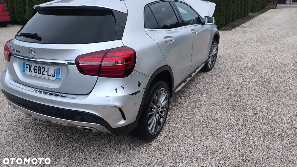 Mercedes-Benz GLA 180 7G-DCT AMG Line - 8