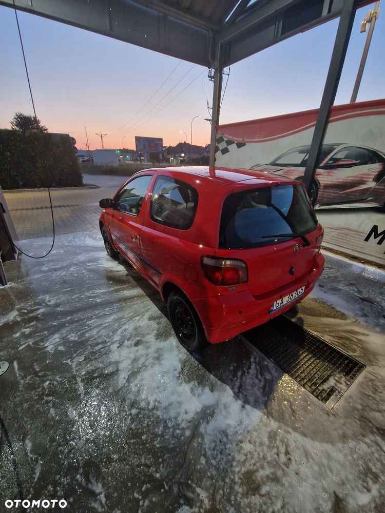 Toyota Yaris 1.0 Base - 5