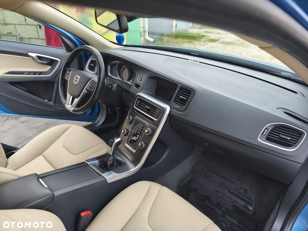 Volvo V60 D4 Momentum - 18