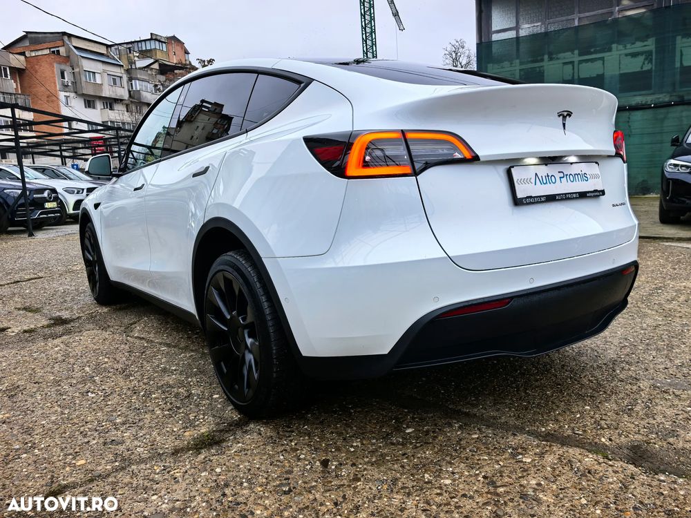 Tesla Model Y - 4