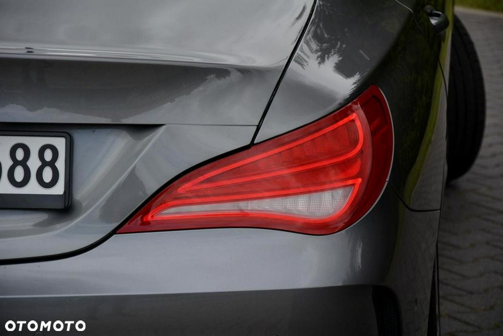 Mercedes-Benz CLA 200 7G-DCT AMG Line - 14