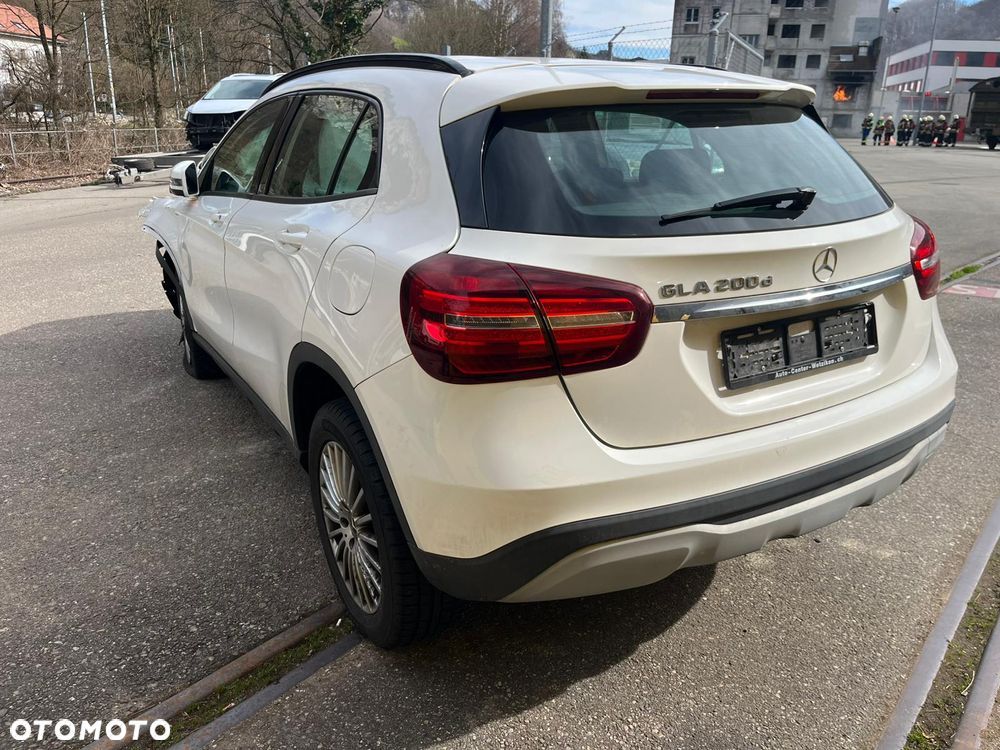 Mercedes-Benz GLA 200 d 7G-DCT - 3
