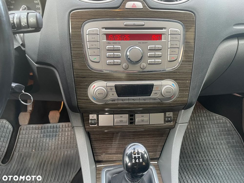 Ford Focus Ghia - 11