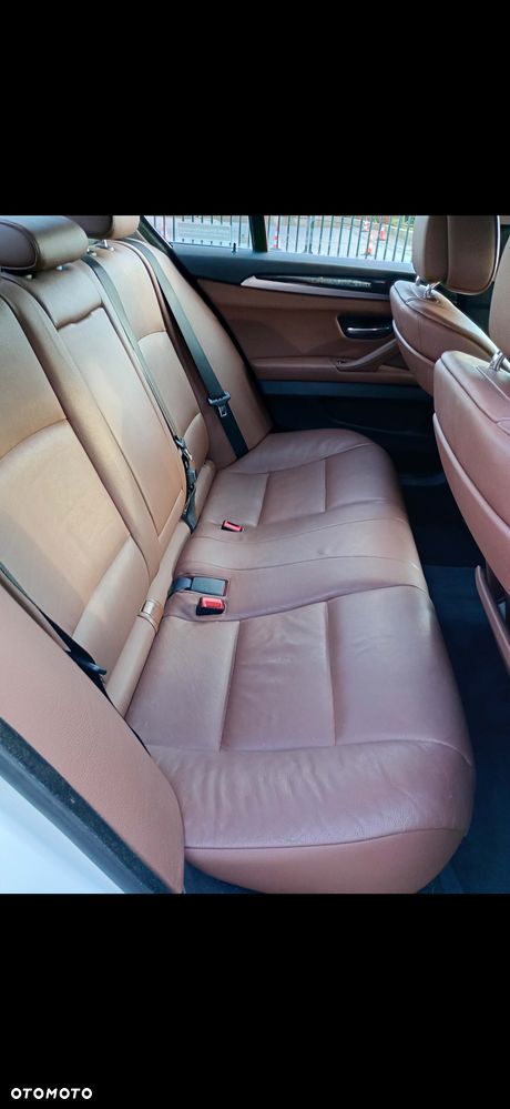 BMW Seria 5 528i xDrive Luxury Line - 9