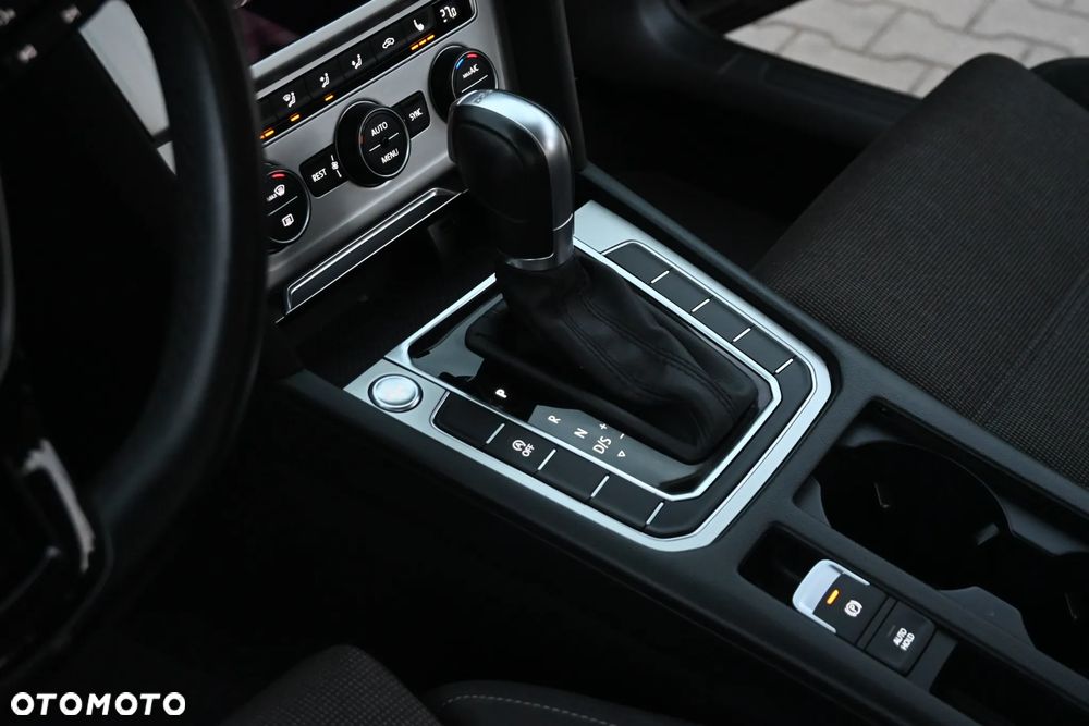 Volkswagen Passat 2.0 TDI SCR DSG Elegance - 33