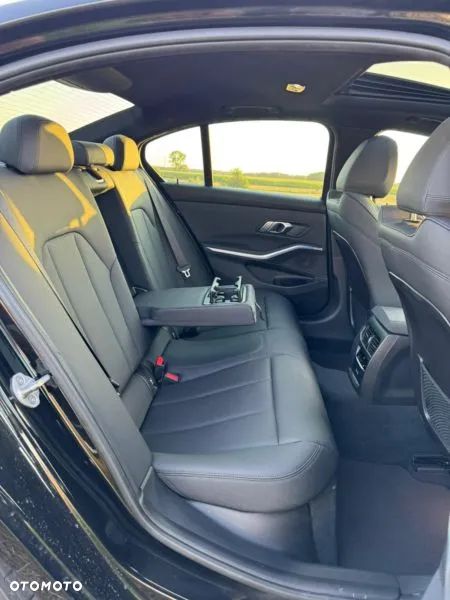 BMW Seria 3 330i - 22