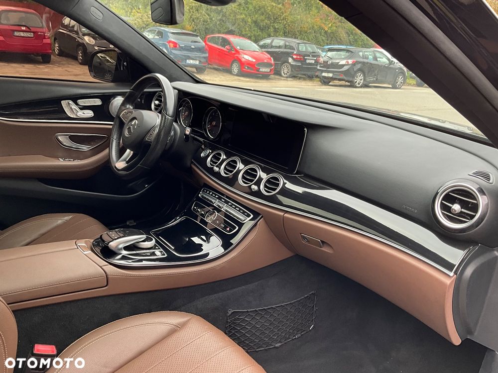 Mercedes-Benz Klasa E 300 9G-TRONIC - 6