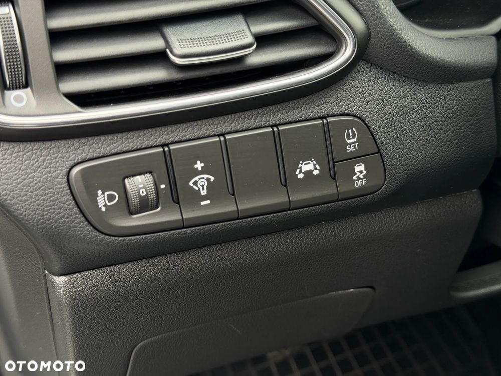 Hyundai i30 1.4 Classic + - 12