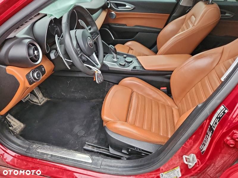 Alfa Romeo Giulia - 10