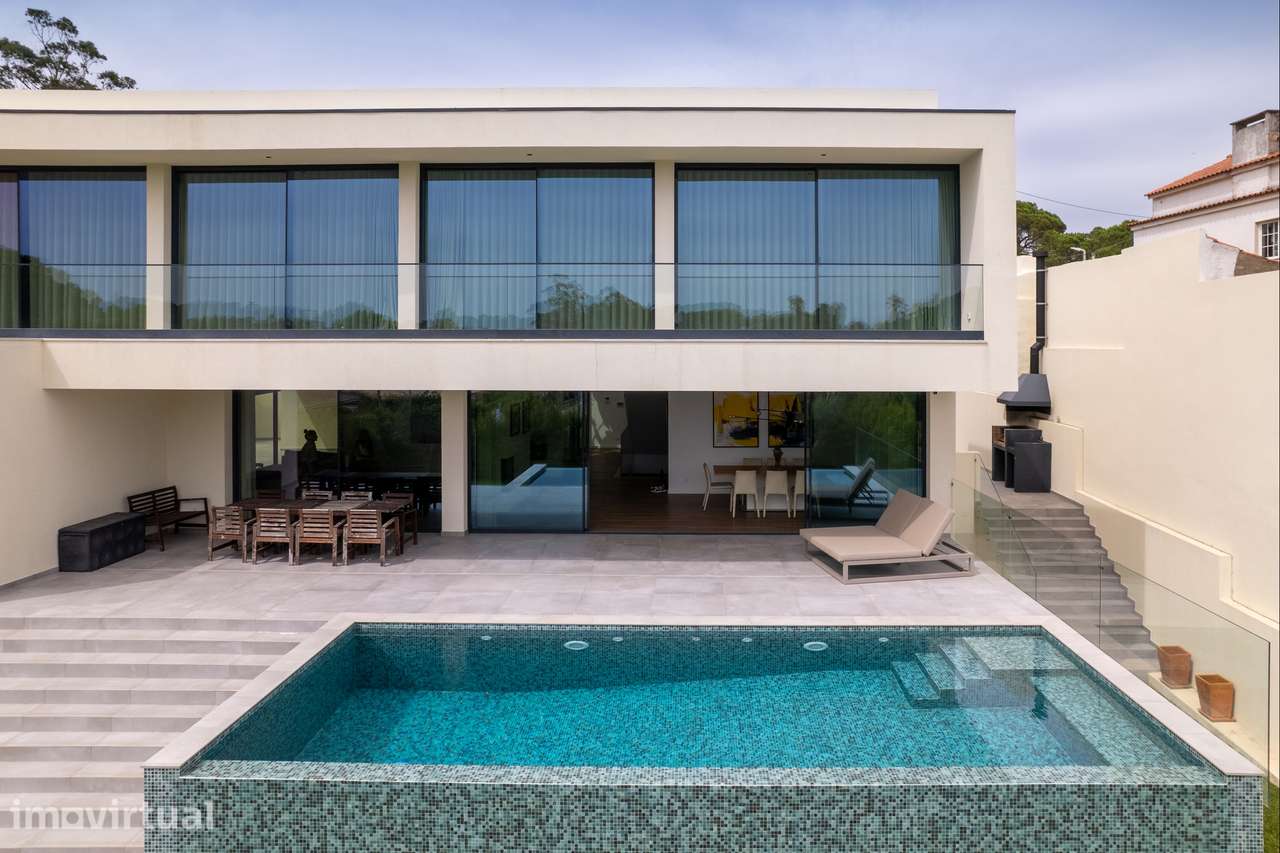 MORADIA T4 CONTEMPORÂNEA COM JARDIM E PISCINA NO BAIRRO DA MARTINHA - Grande imagem: 2/32