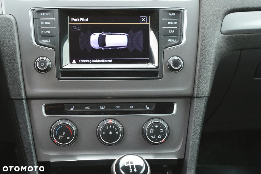 Volkswagen Golf 1.6 TDI BlueMotion Technology Comfortline - 23