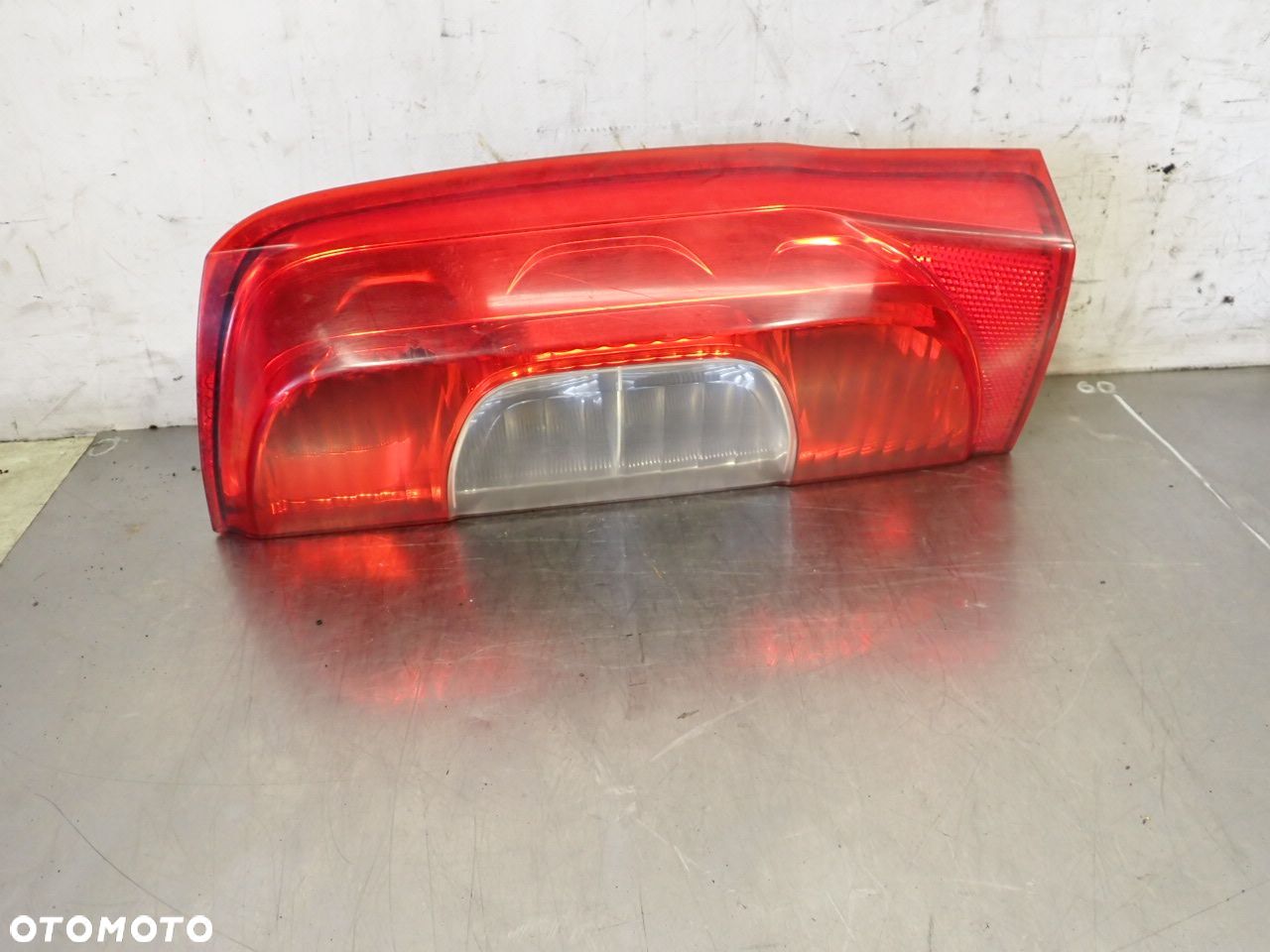 LAMPA PRAWA TYLNA CITROEN NEMO 1.4 13202F/A - 1