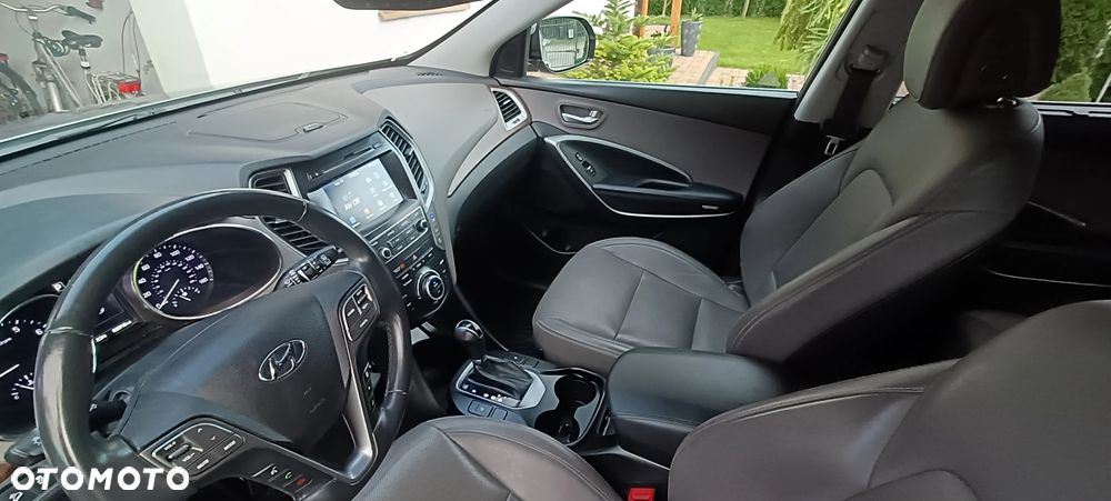 Hyundai Grand Santa Fe - 11