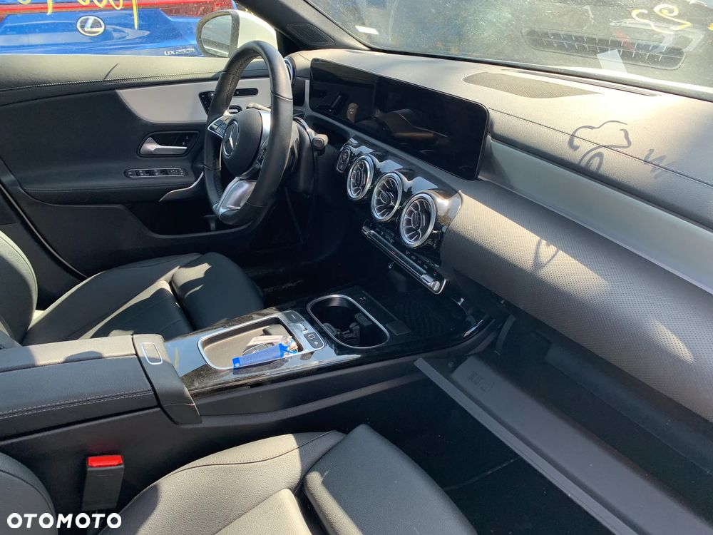 Mercedes-Benz CLA 250 4Matic 8G-DCT AMG Line Advanced Plus - 9
