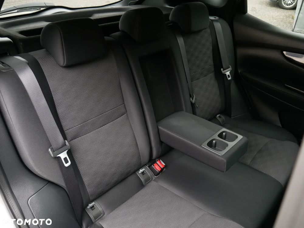 Nissan Qashqai 1.6 DIG-T N-Connecta - 29