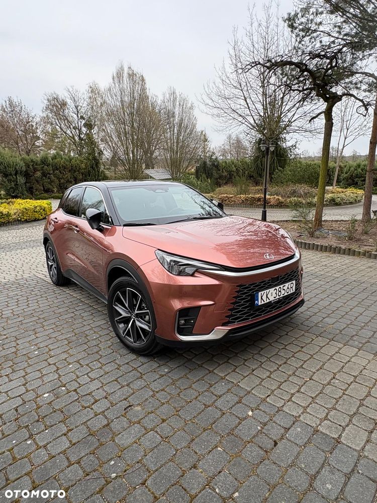 Lexus LBX 1.5 Hybrid Cool AWD - 4