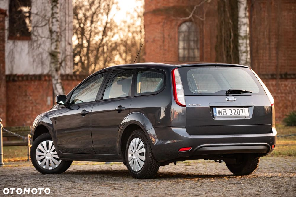 Ford Focus 1.6 Trend + - 8