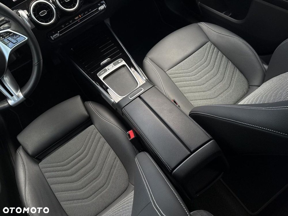 Mercedes-Benz GLB - 15