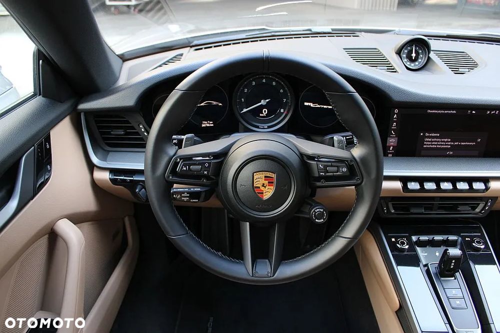 Porsche 911 Carrera 4 - 20