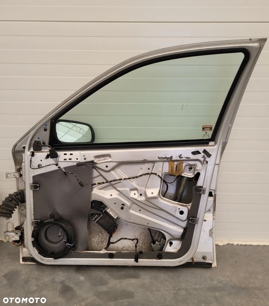 DRZWI LEWY  PRZÓD SKODA OCTAVIA I - 22
