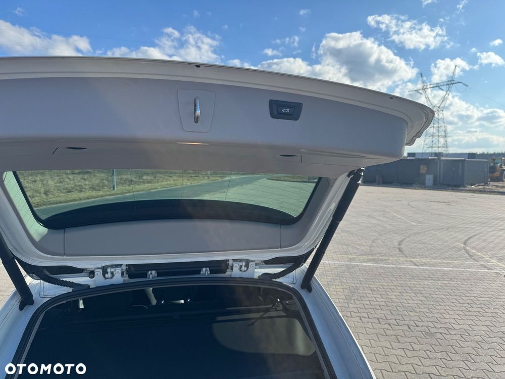 BMW Seria 3 318d Sport Line - 8