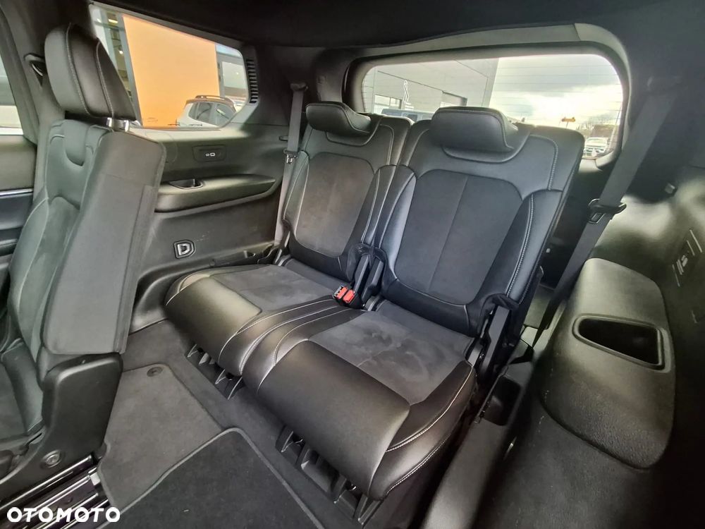 Jeep Grand Cherokee - 19