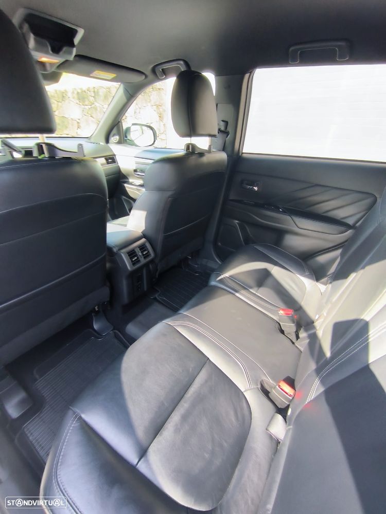 Mitsubishi Outlander - 4