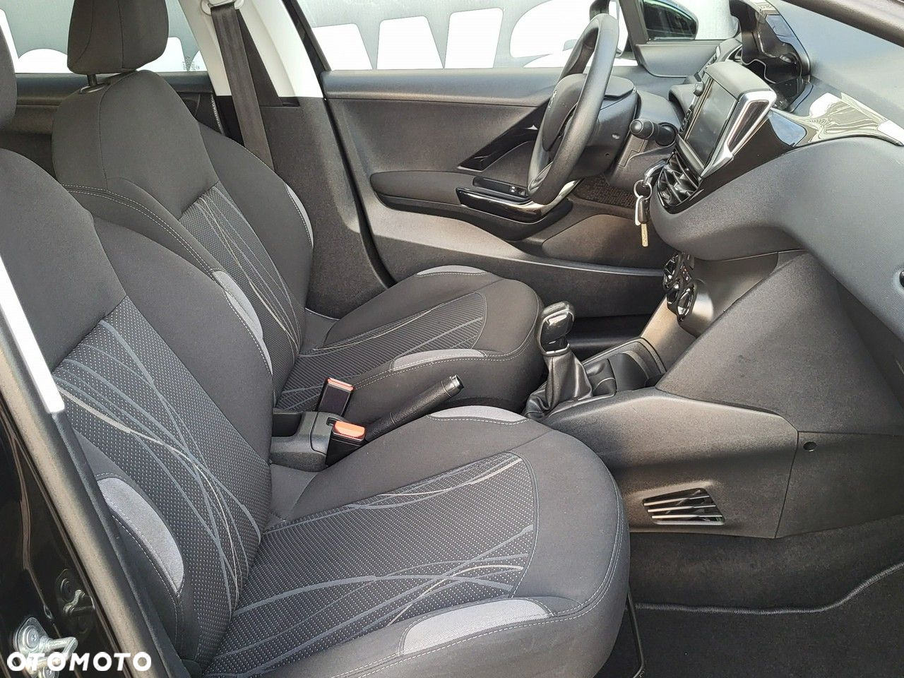 Peugeot 208 - 18