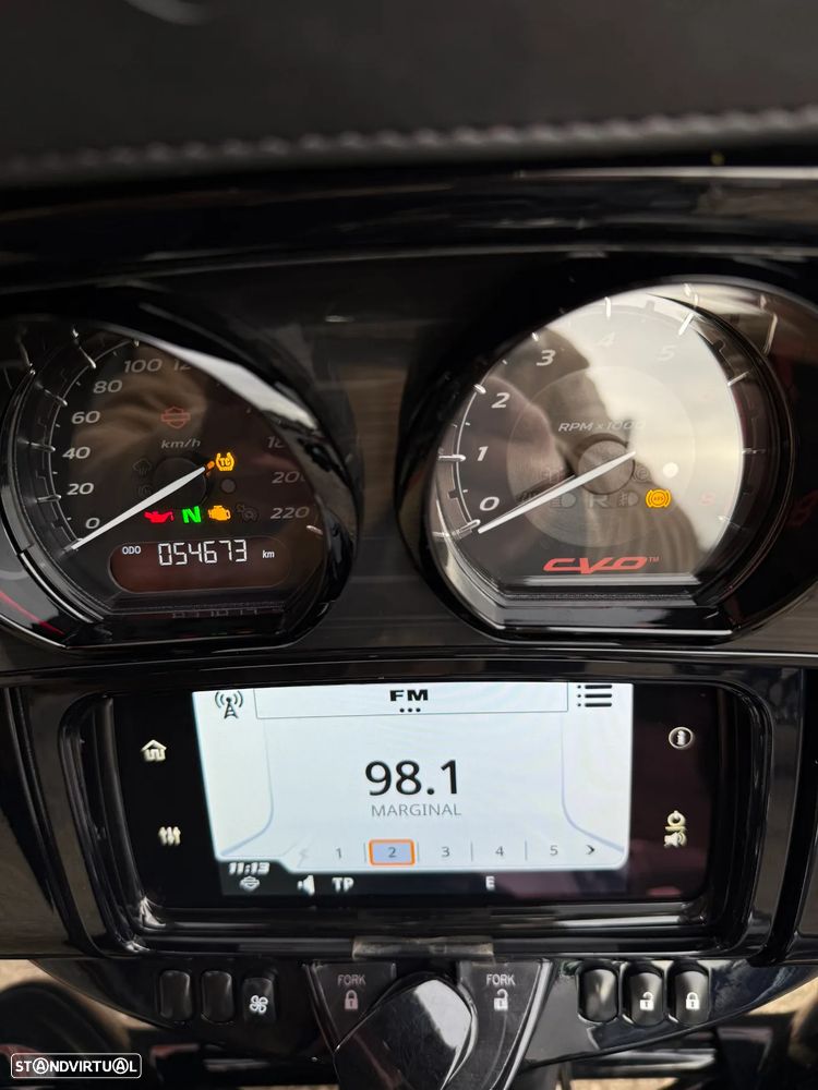 Harley-Davidson FLHXS CVO - 12