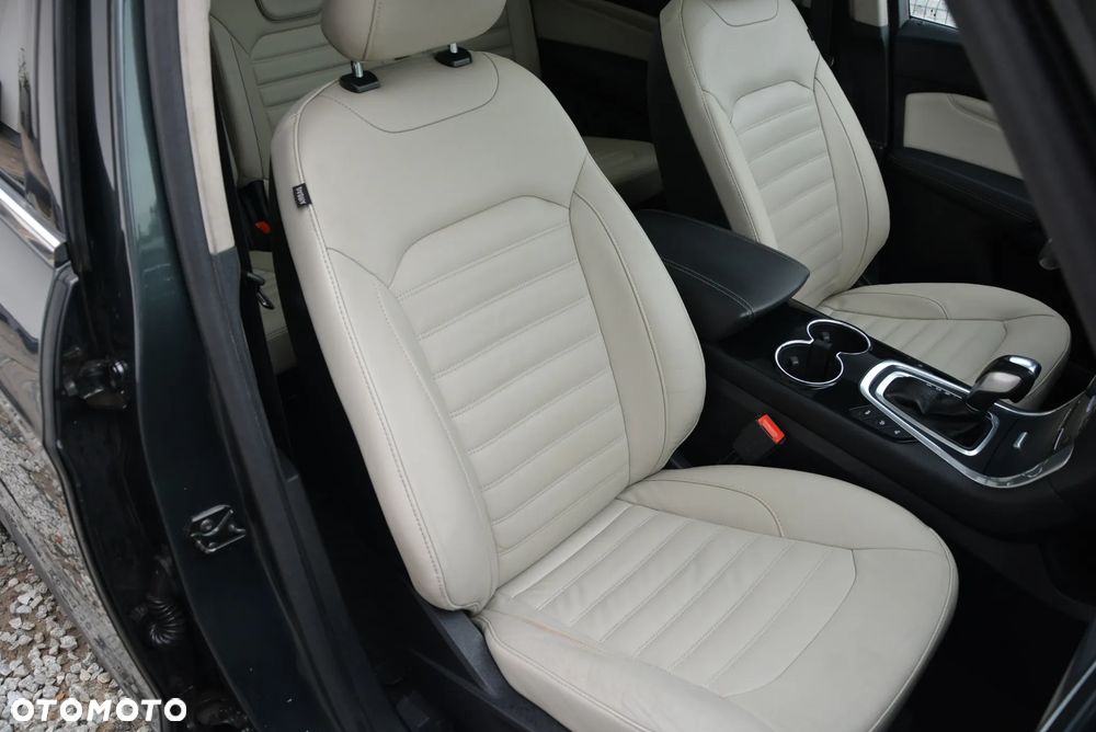 Ford Galaxy - 33