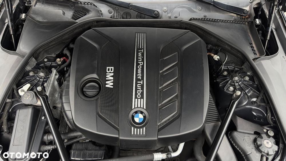BMW Seria 5 525d xDrive - 22