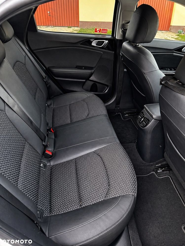Kia XCeed 1.6 T-GDI L Business Line DCT - 12