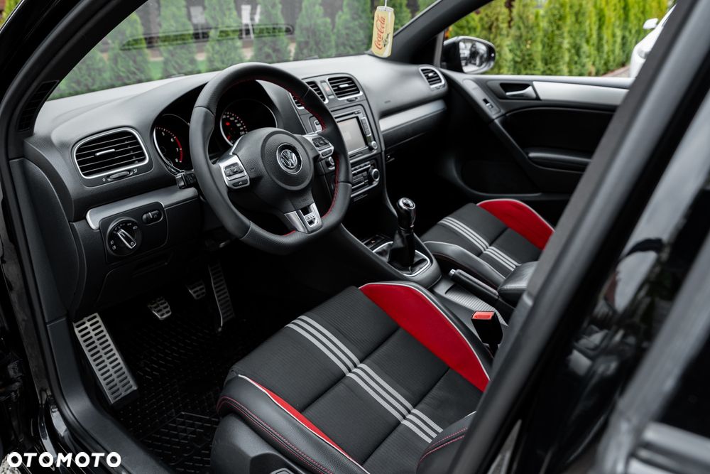 Volkswagen Golf 2.0 GTI adidas - 16