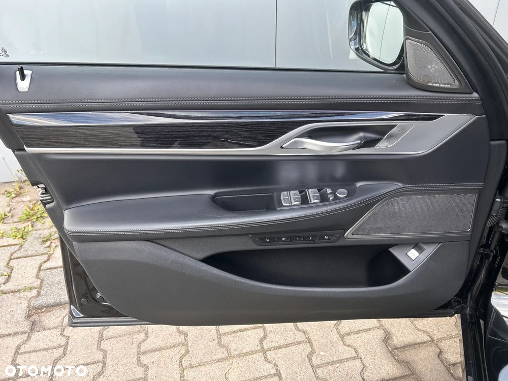 BMW Seria 7 750i xDrive sport - 15