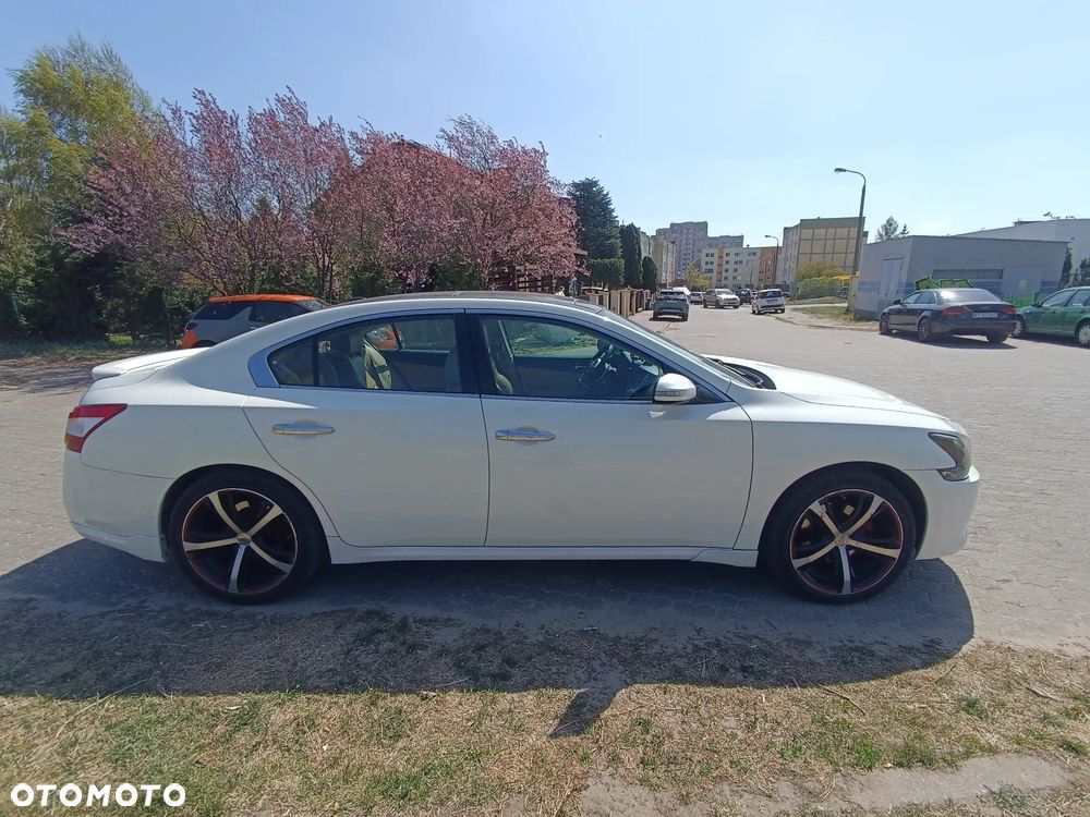 Nissan Maxima - 5