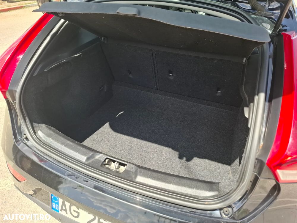 Volvo V40 D3 Aut. Momentum - 34