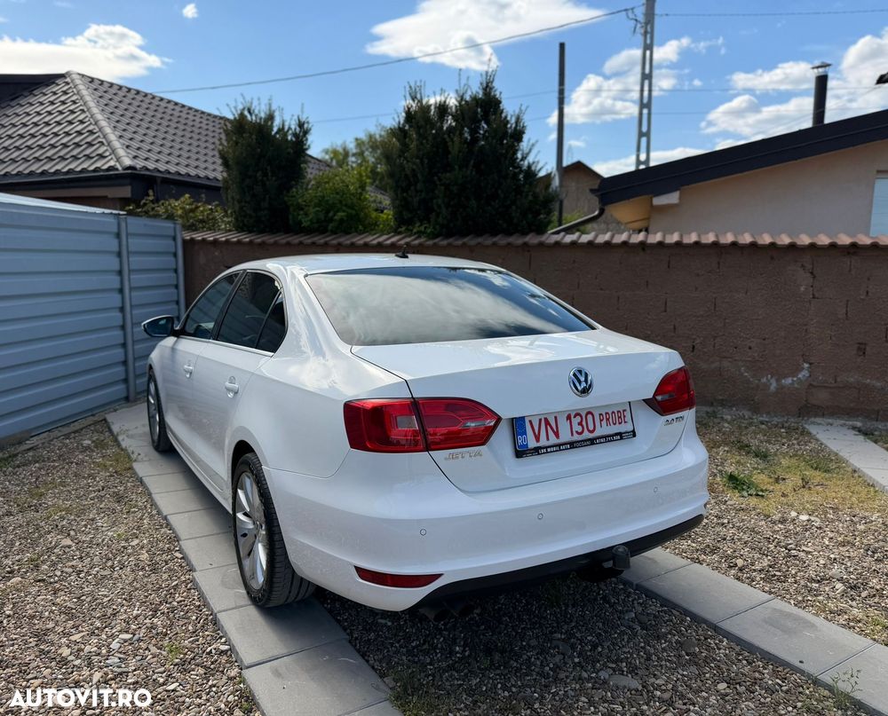 Volkswagen Jetta 2.0 TDI Highline - 4