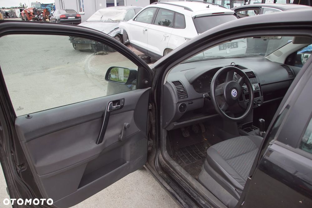 Auto na części - Volkswagen Polo IV 9N 1.2 6V 54 KM AWY GER L041 2002R Silnik Skrzynia Klapa Maska Błotnik Drzwi Szyba Sterownik Moduł Licznik Deska Kokpit Kierownica - 9