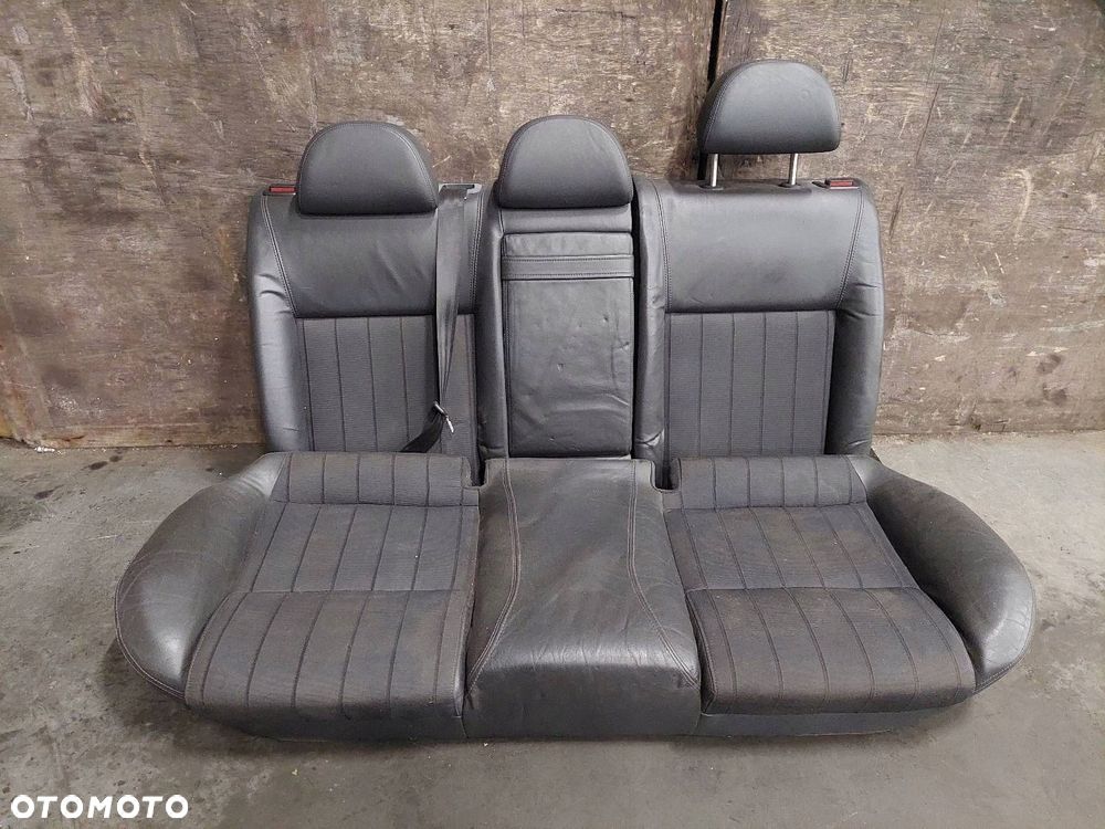 KANAPA OPARCIE FOTEL TYŁ SKODA SUPERB I - 1