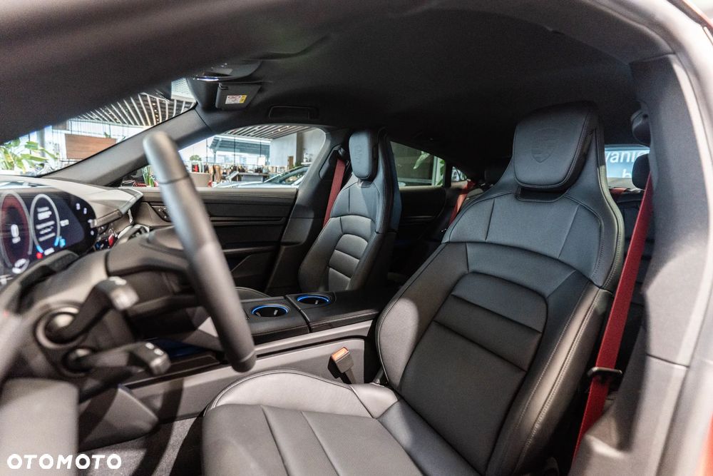 Porsche Taycan 105kWh 4 Black Edition - 11