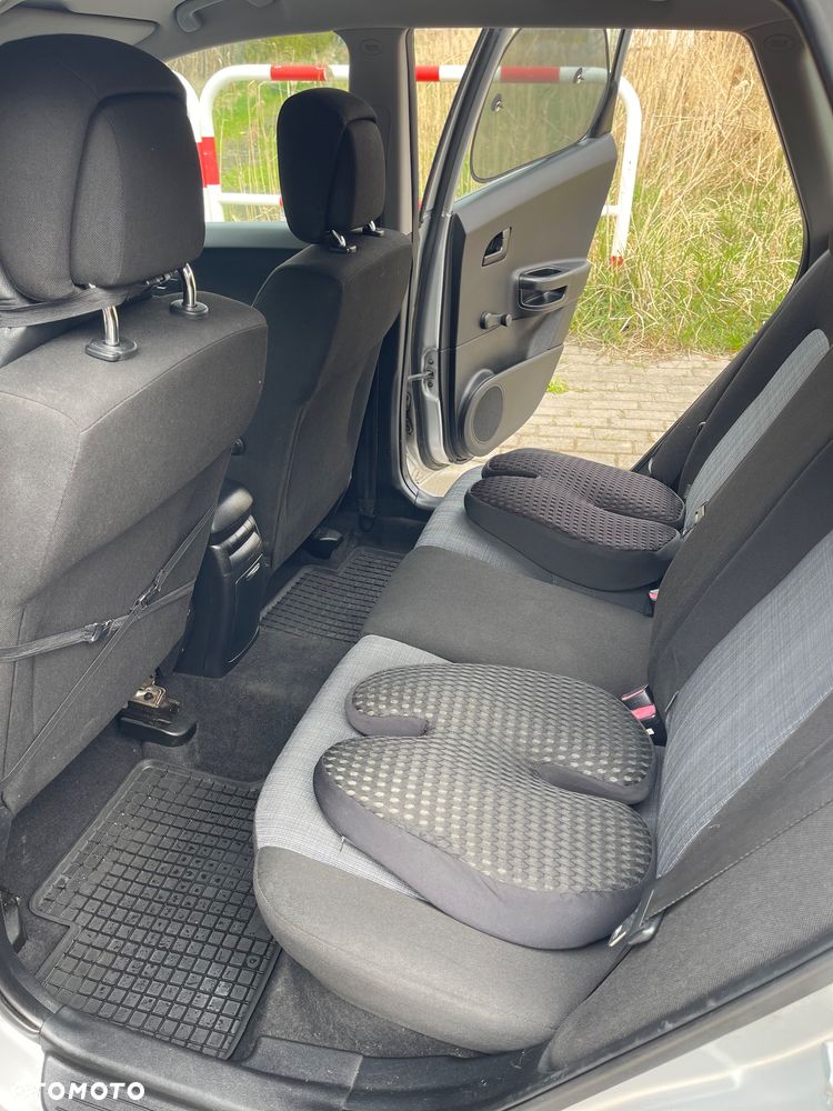 Kia Ceed - 13