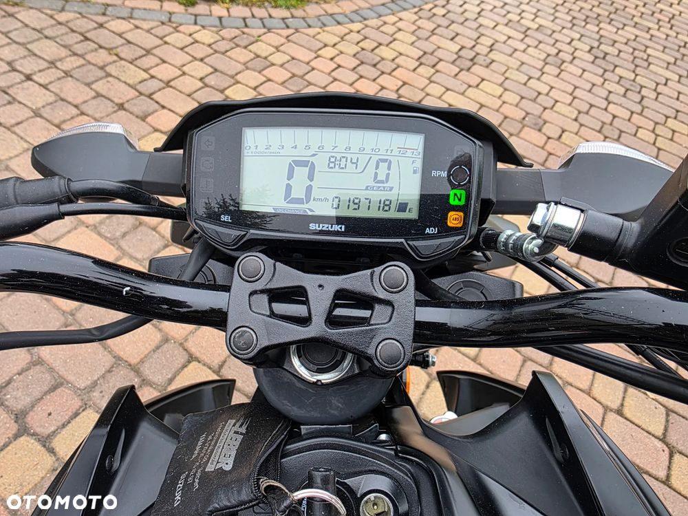 Suzuki GSX - 37