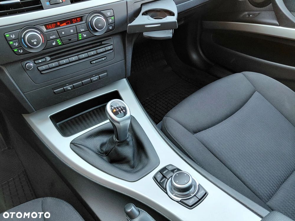 BMW Seria 3 320d DPF Edition Sport - 15