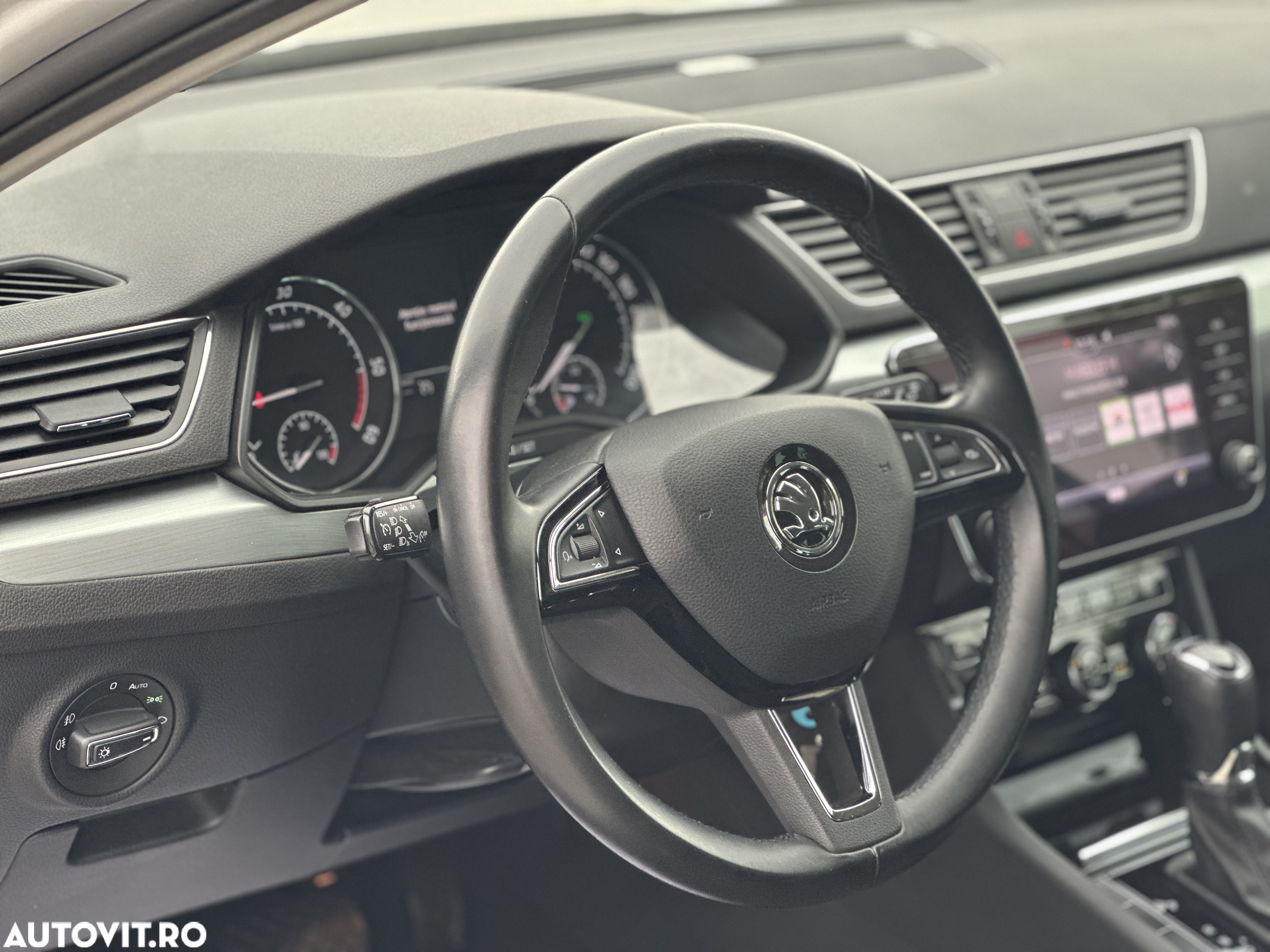Skoda Superb Combi 2.0 TDI DSG Ambition - 6