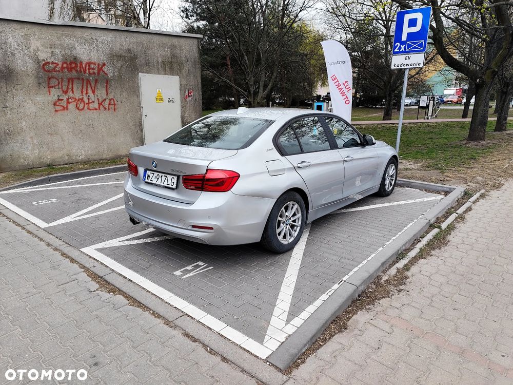 BMW Seria 3 330i Sport Line - 4