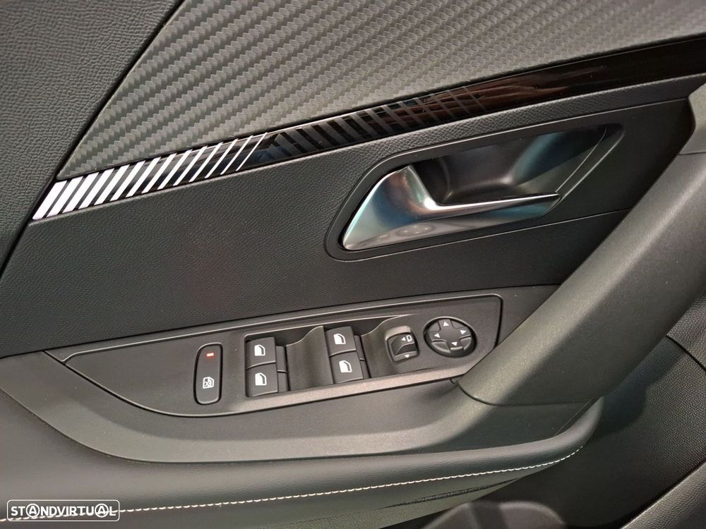 Peugeot 2008 1.2 PureTech Allure - 23