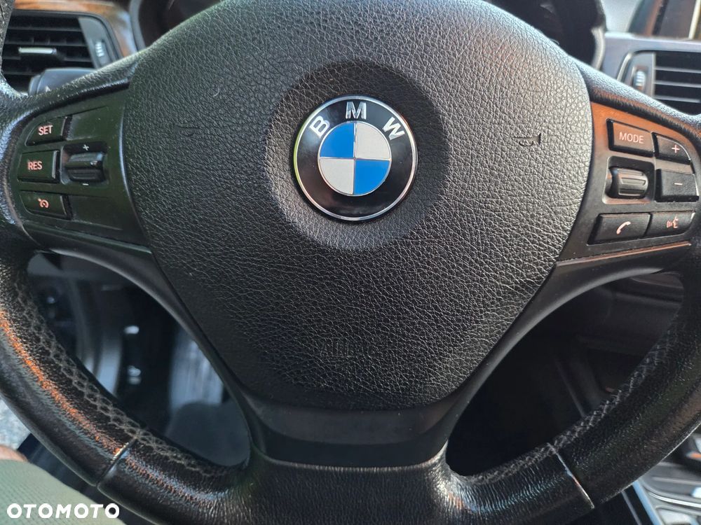 BMW Seria 3 318d Sport Line - 23