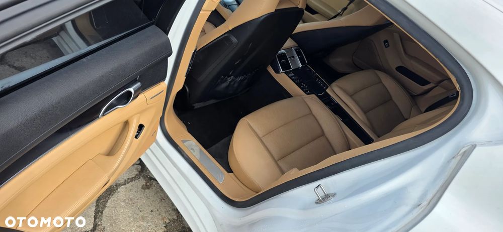 Porsche Panamera PDK - 12
