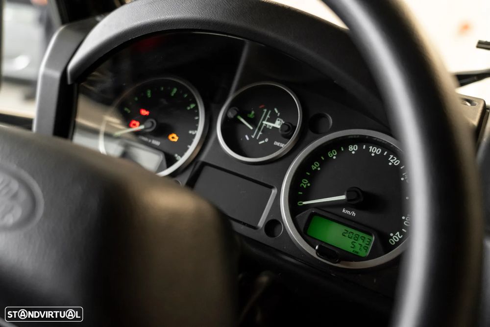 Land Rover Defender 90 SW 2.4 CRD S - 11