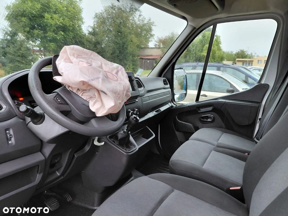 Nissan Interstar - 22